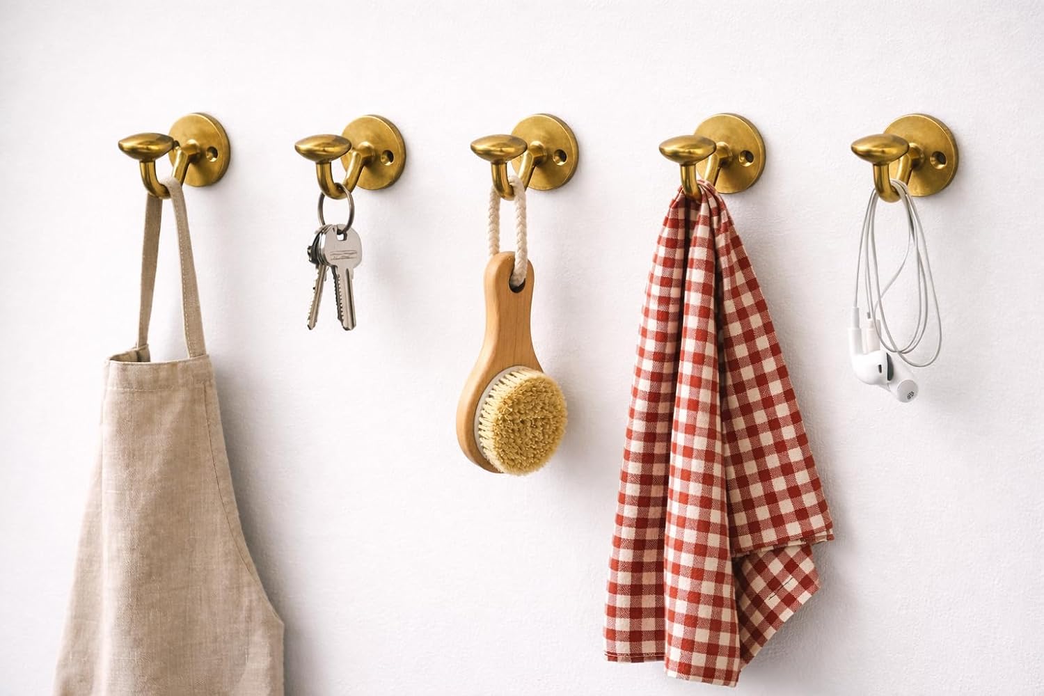 Mudroom spacing guide and hook dimensions - Dimension Diagram